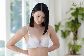 นักแสดงสาวหน้าใส สายตาชวนหลงรัก “ซึสุ ฮนโจ” สบตาแค่แวบเดียวก็ทำหัวใจหวั่นไหว